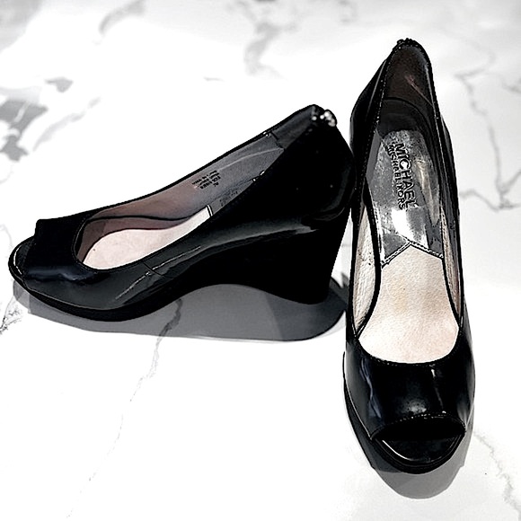 Michael Kors Black Patent Leather Peep Toe Wedges, Women’s Size 7. - Picture 4 of 12